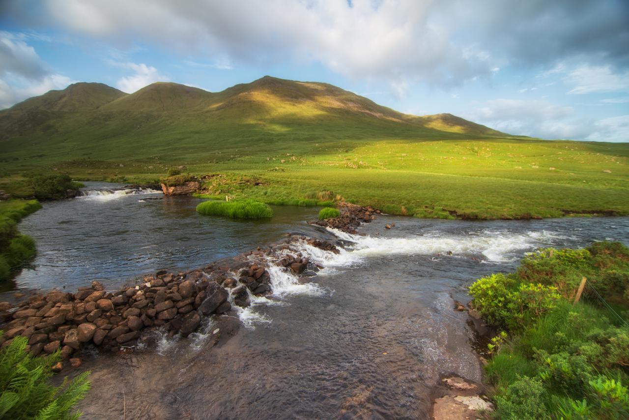 Wild Atlantic Hostel Линон Экстерьер фото