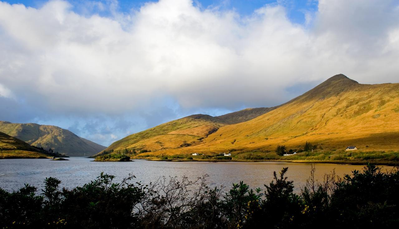 Wild Atlantic Hostel Линон Экстерьер фото